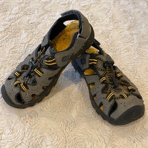 Khombu water sandals